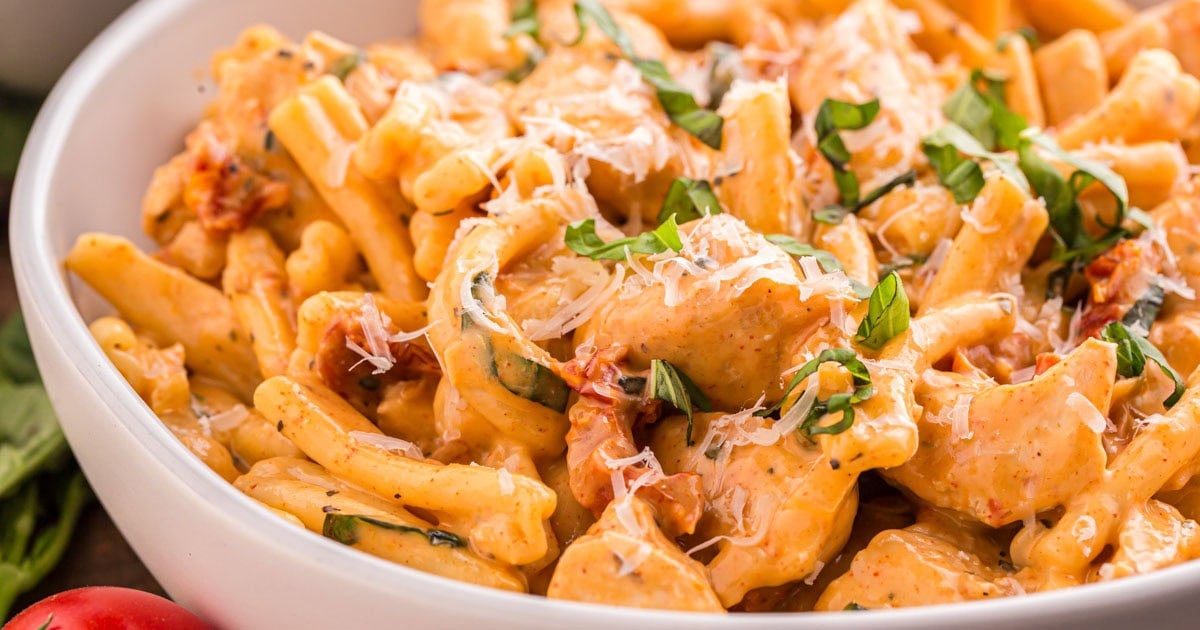 Marry Me Chicken Pasta {a restaurant-quality meal at home!}