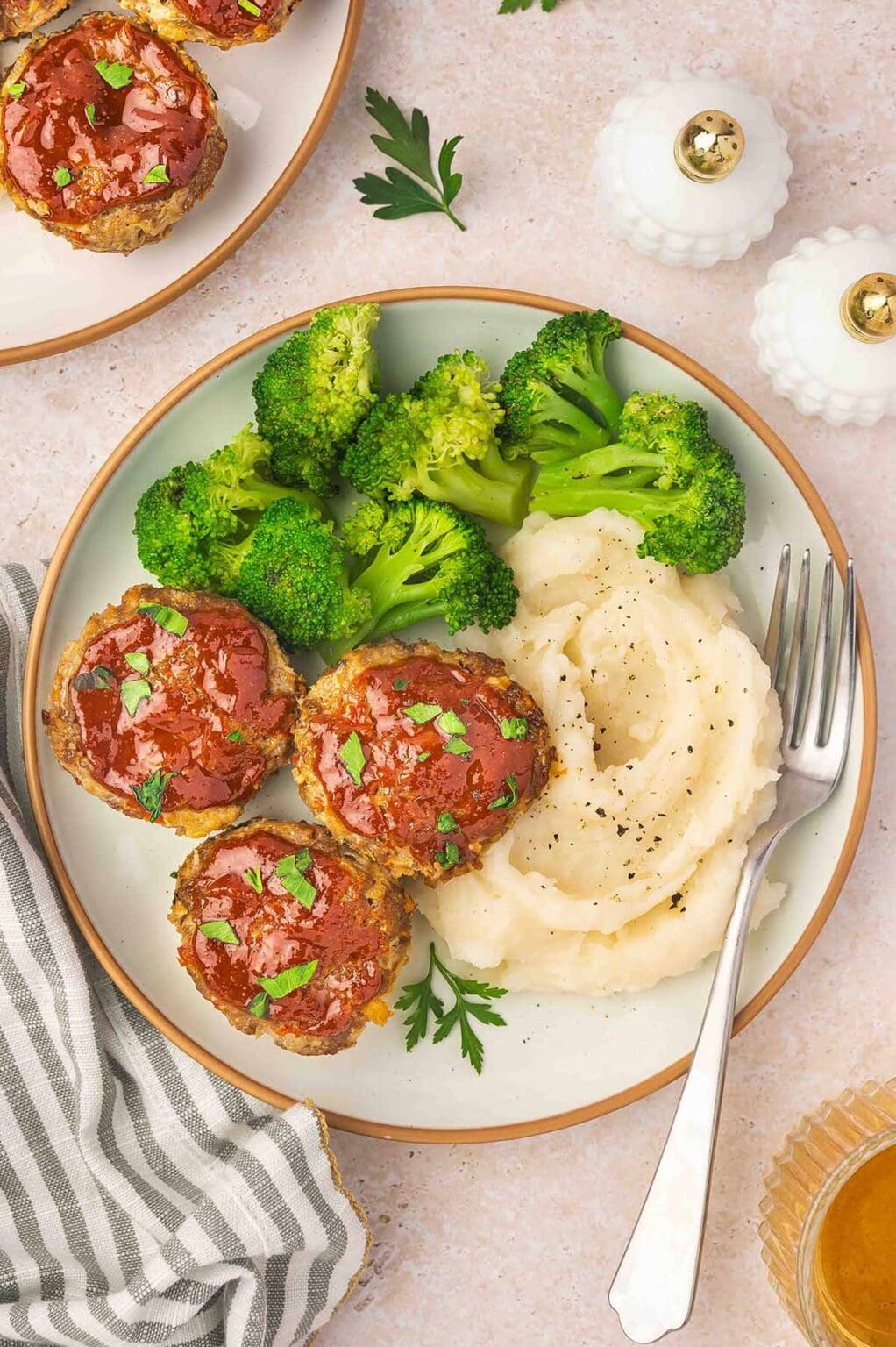 Mini Meatloaf Recipe {muffin tin meatloaf}